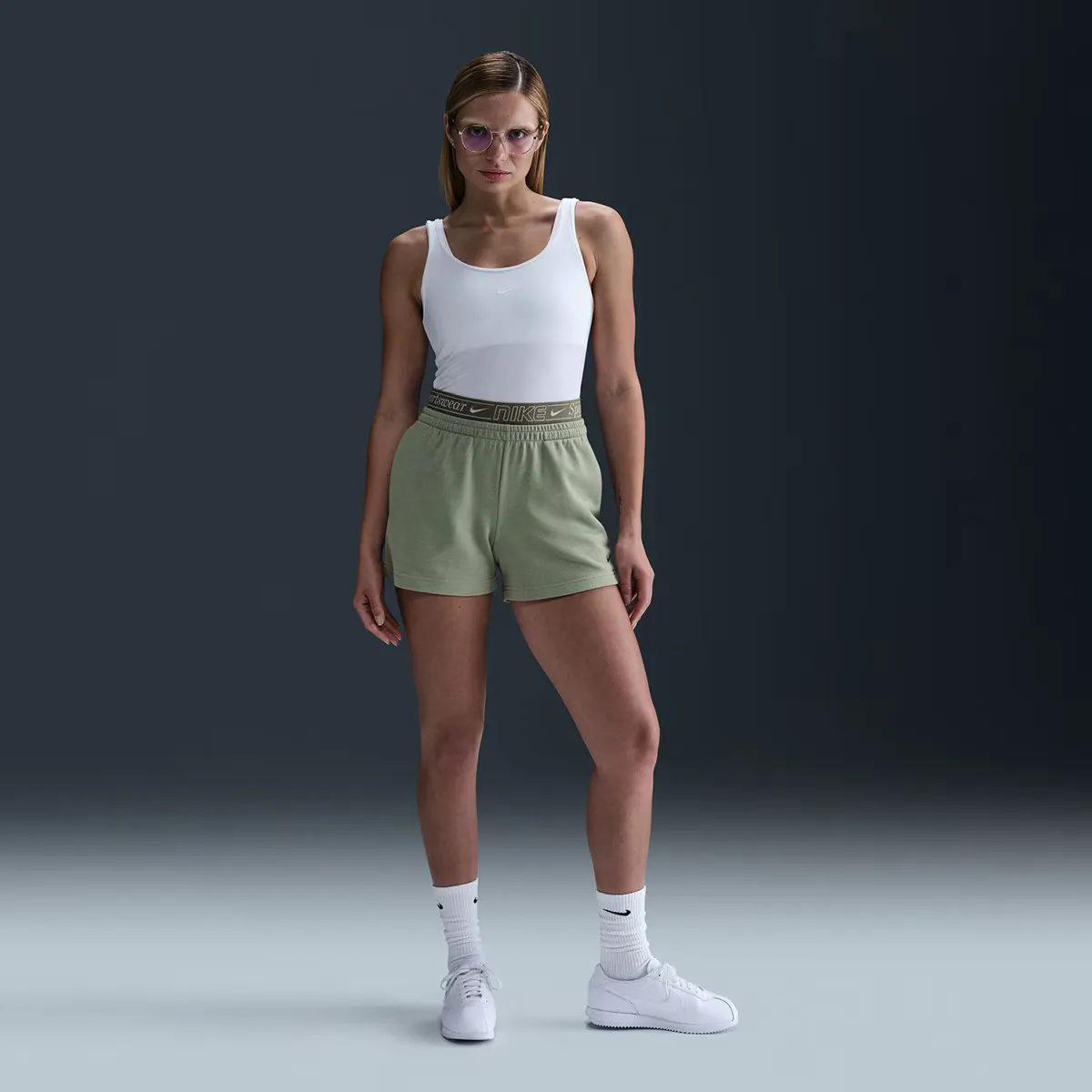 

Женские шорты Chill Terry French Terry 4'' Nike, зеленый