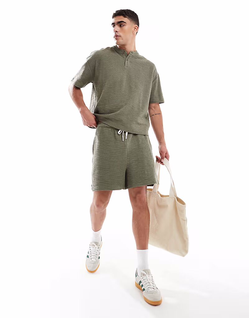 

Текстурированные шорты свободного кроя ASOS DESIGN цвета хаки
