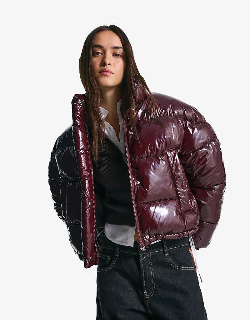 

Пуховик Bershka с виниловым эффектом бордового цвета