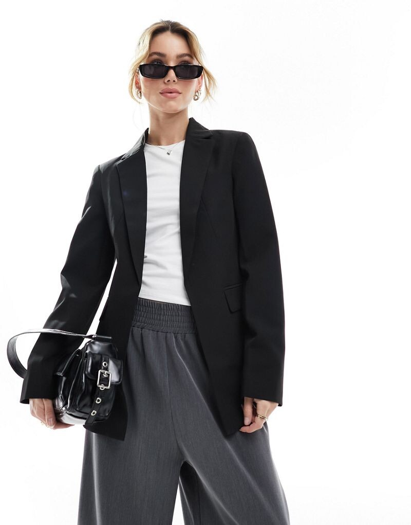 

Черный блейзер Miss Selfridge