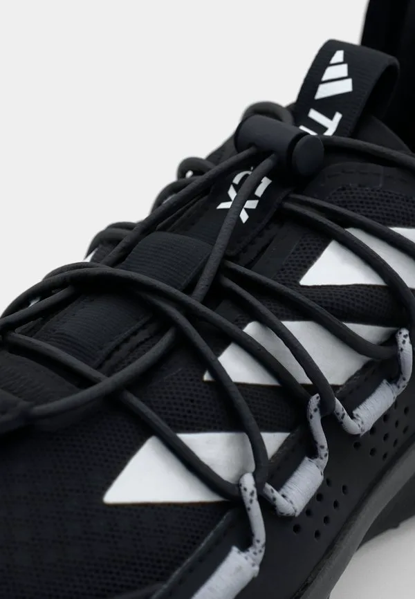 Походные ботинки voyager 21 Adidas Terrex, Core Black Chalk White Grey Two — фото 3