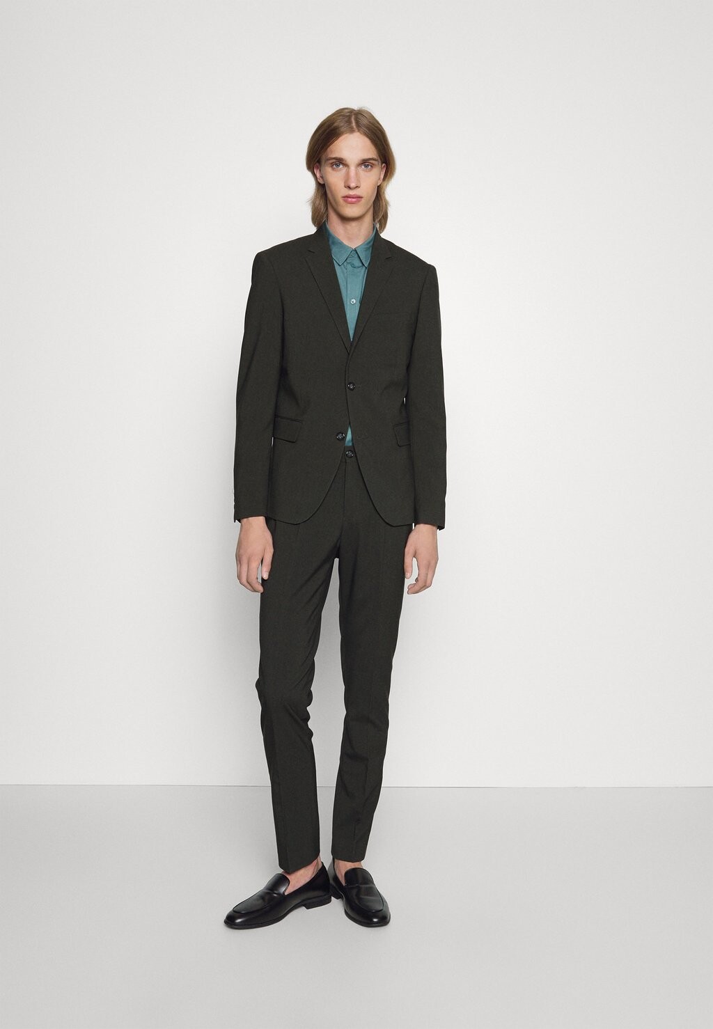 

Костюм SLIM FIT PLAIN MENS SUIT Lindbergh, цвет army mel