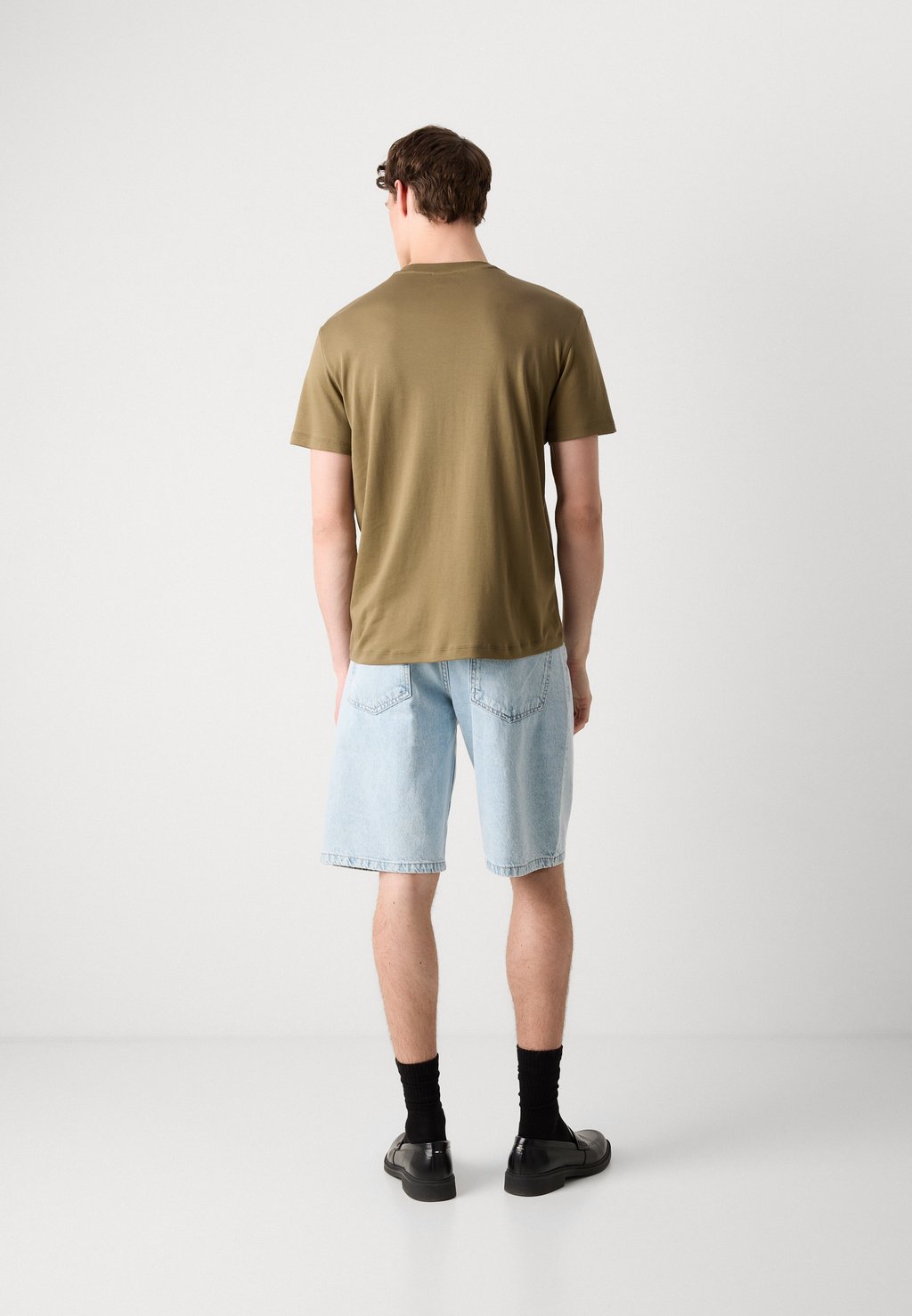Базовая футболка CREWNECK TEE Calvin Klein, хаки — фото 4
