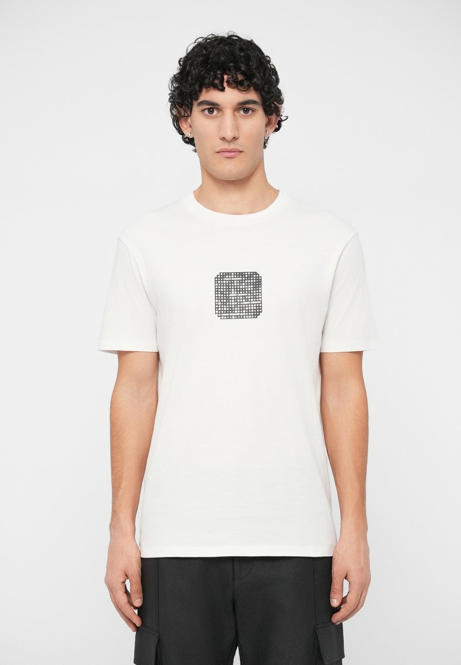

Футболка Armani Exchange Print T-shirt, Off White/Off-White, Белый, Футболка Armani Exchange Print T-shirt, Off White/Off-White