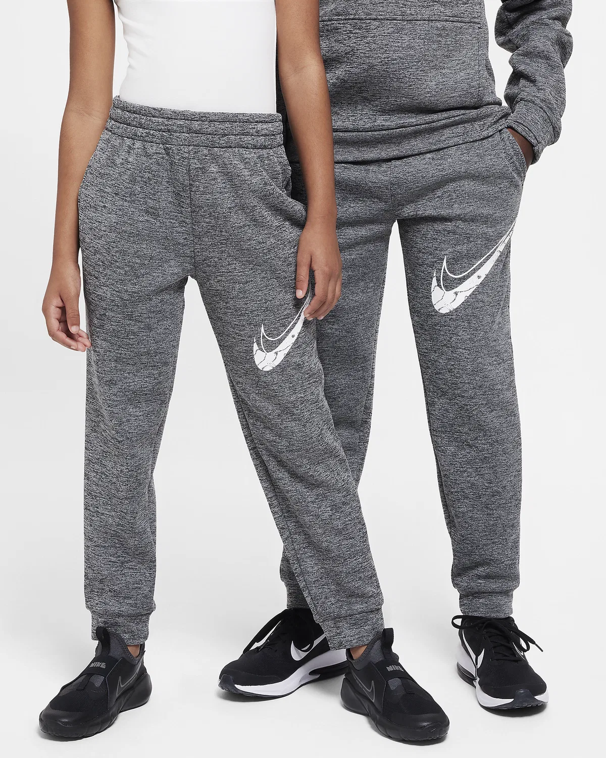 Детские спортивные штаны Nike Therma-FIT Big Kids' Multi Stain Repel, Black/Light Smoke Grey/Heather/White