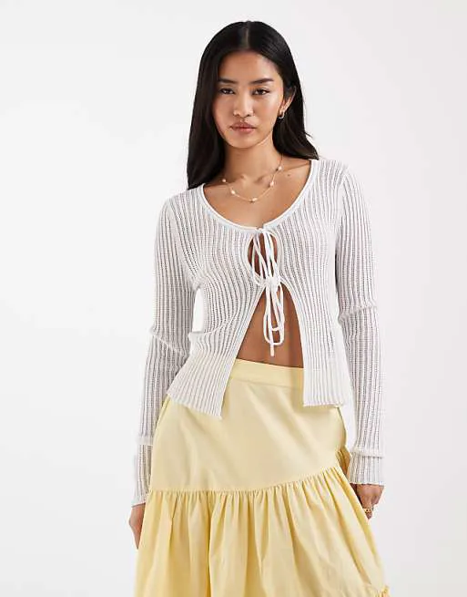 

Белый кардиган в рубчик ONLY с завязками спереди, связанный крючком