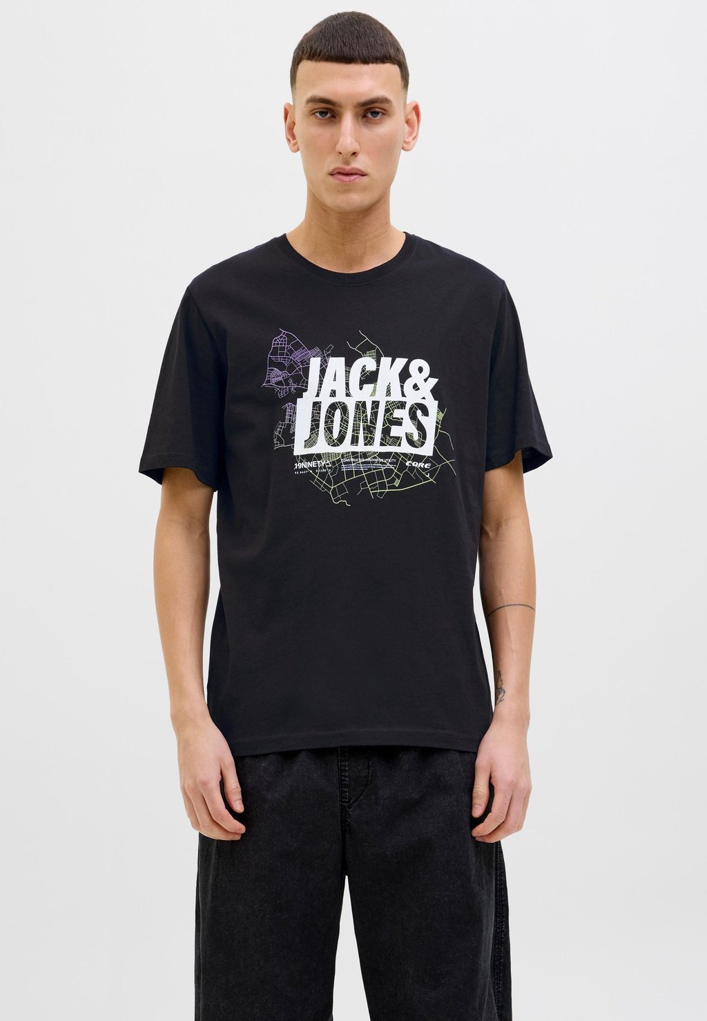 

Футболка с принтом JWHMAP Jack & Jones, черный