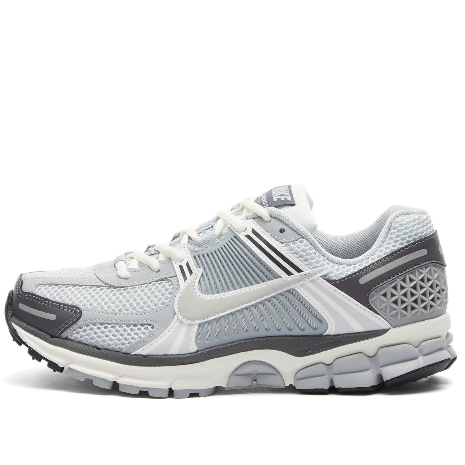 

Кроссовки Nike W Zoom Vomero 5, цвет Platinum & Silver