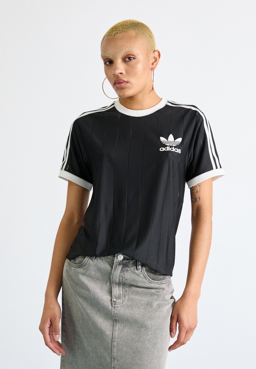 

Футболка с принтом 3 Stripe Pinstripe Tee adidas Originals, черная