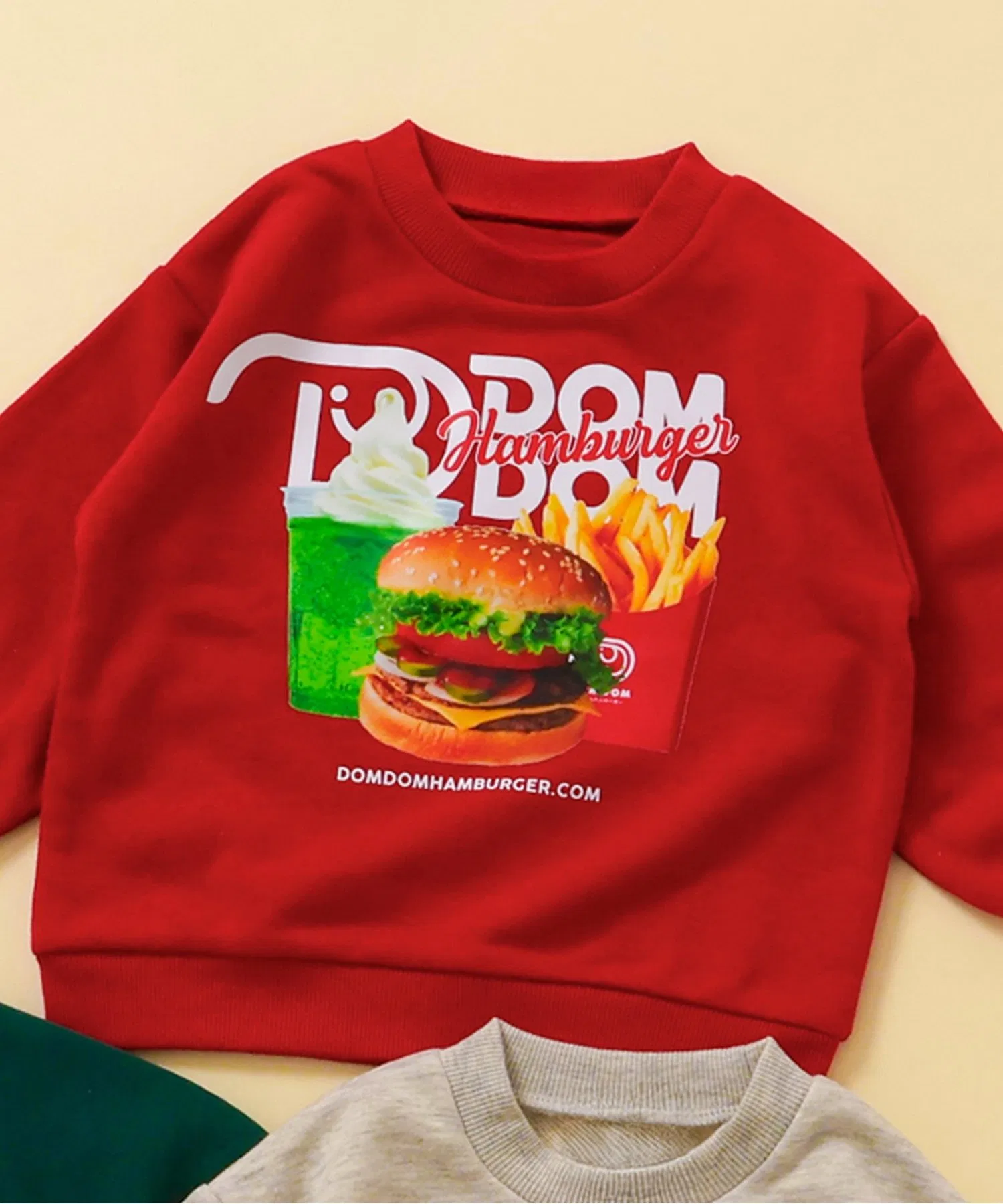 Эксклюзивная для интернета толстовка Dom Dom Hamburger с тремя вариантами дизайна.