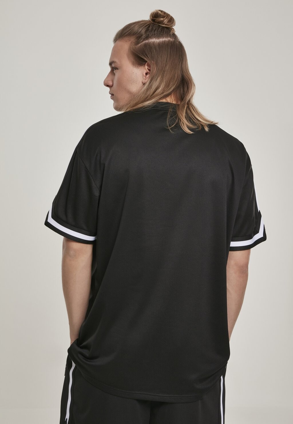 

Футболка с принтом Stripes Tee Urban Classics, темно-синяя