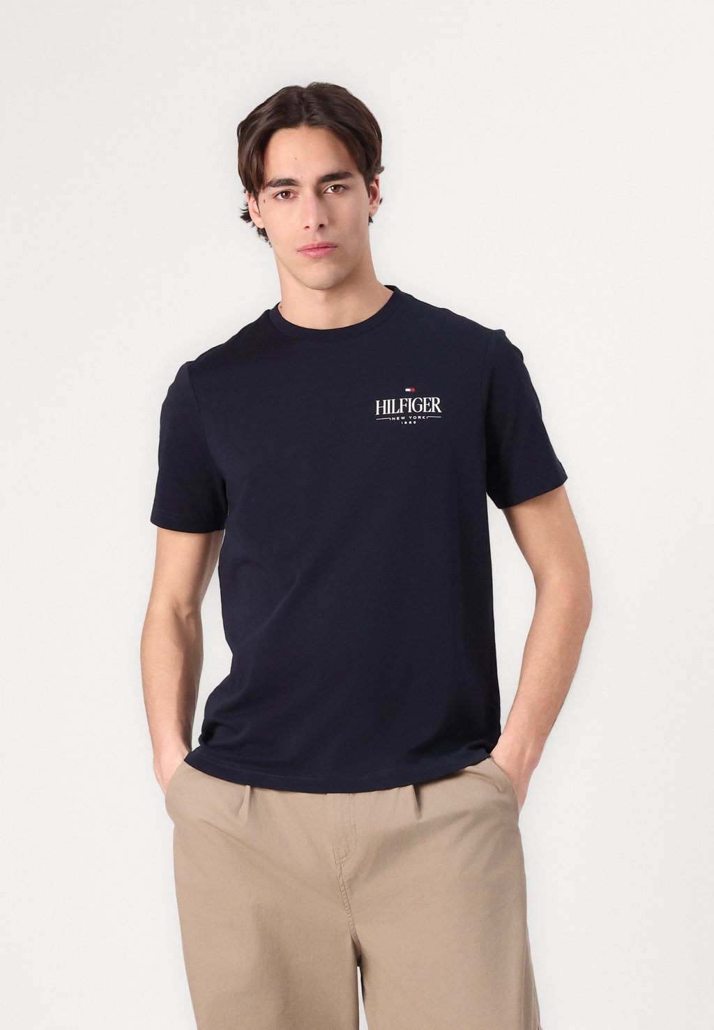 Футболка с принтом STACK TEE UNISEX Tommy Hilfiger, темно-синий — фото 4