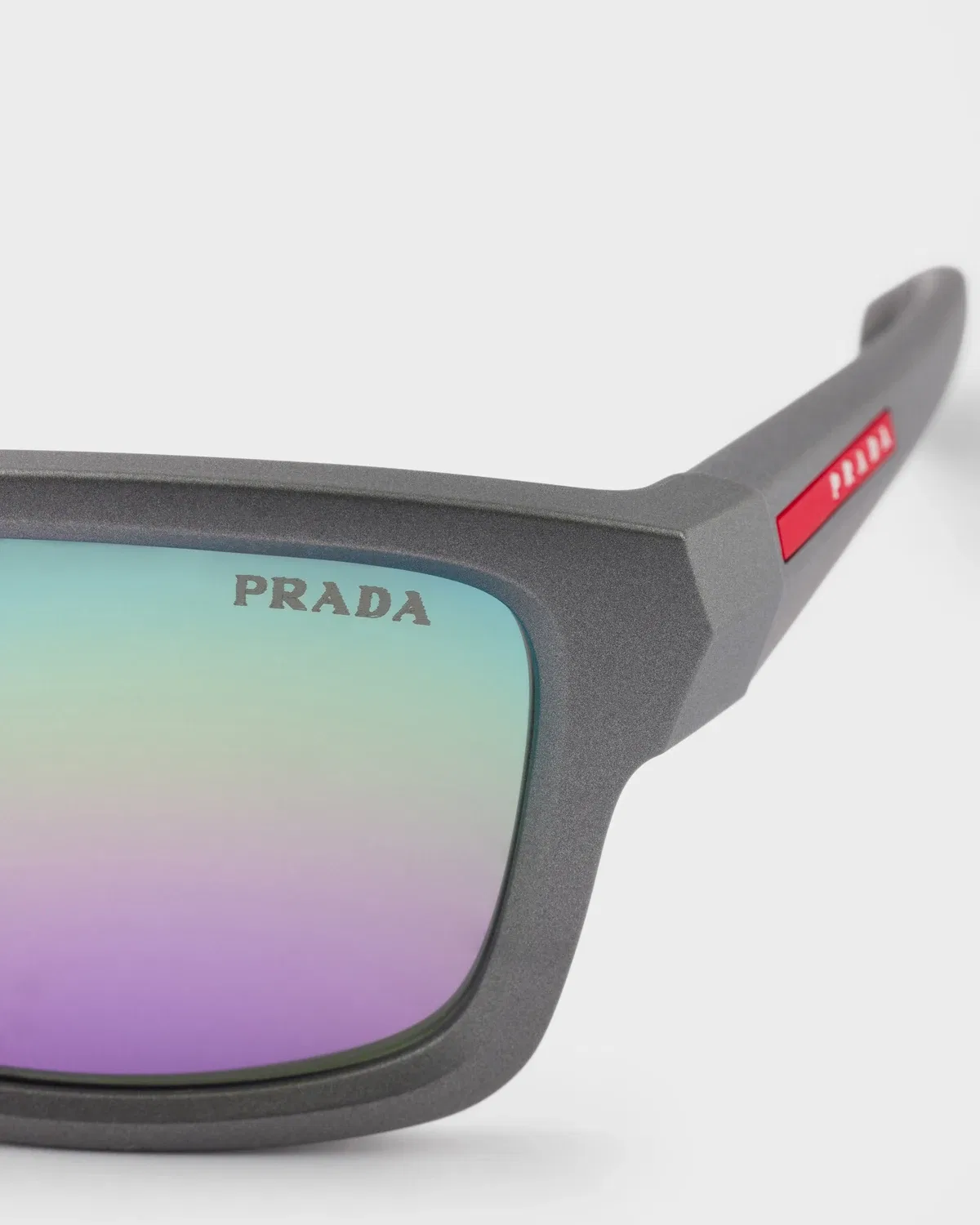 Солнцезащитные очки Prada Linea Rossa, фиолетовый — фото 4