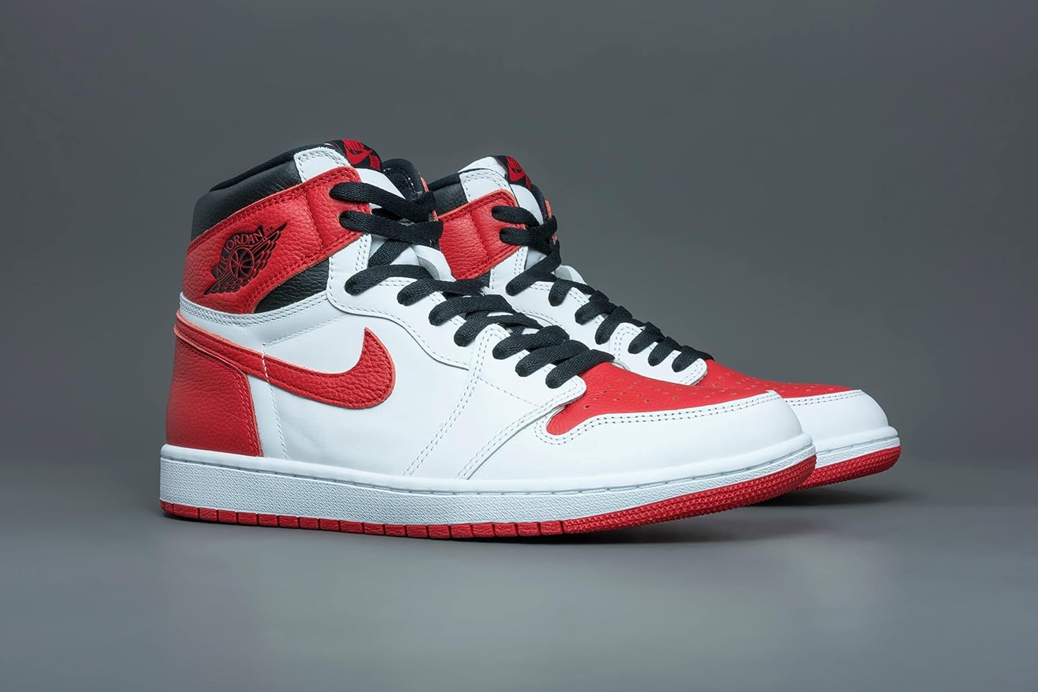 Мужские кроссовки Nike Air Jordan 1 Retro High OG, белый/черный/красный — фото 4