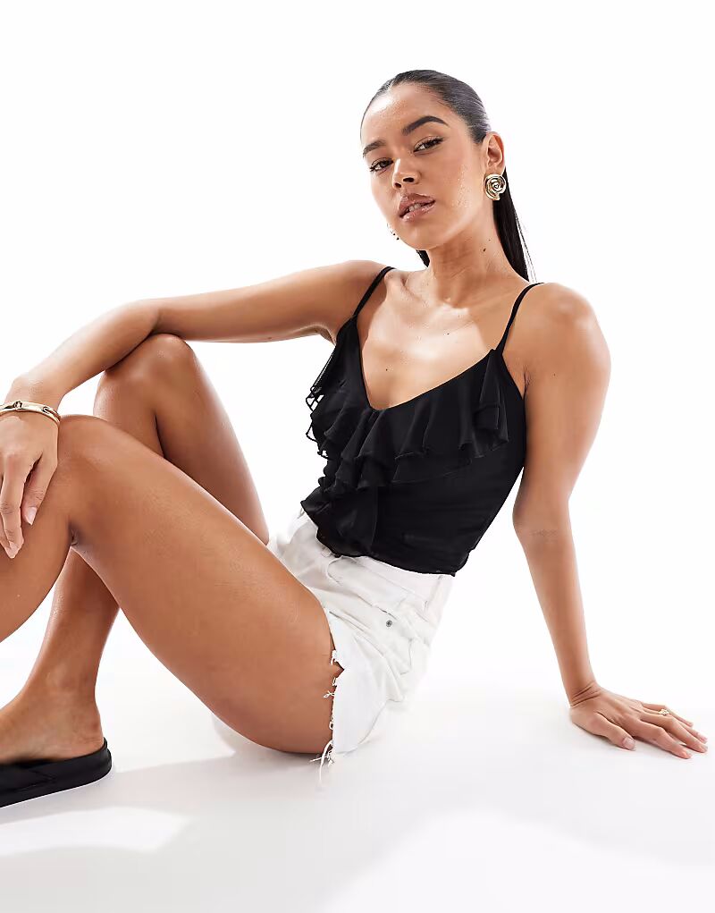 

Топ Stradivarius с оборкой и V-образным вырезом черного цвета