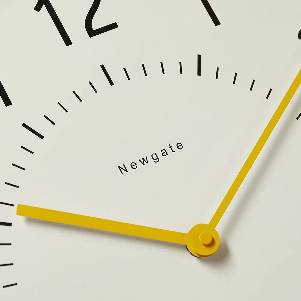 

Newgate Clocks Настенные часы Монополия, желтый