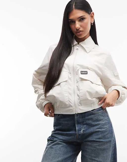 

Светло-серая укороченная непромокаемая куртка Харрингтон Barbour International Liya