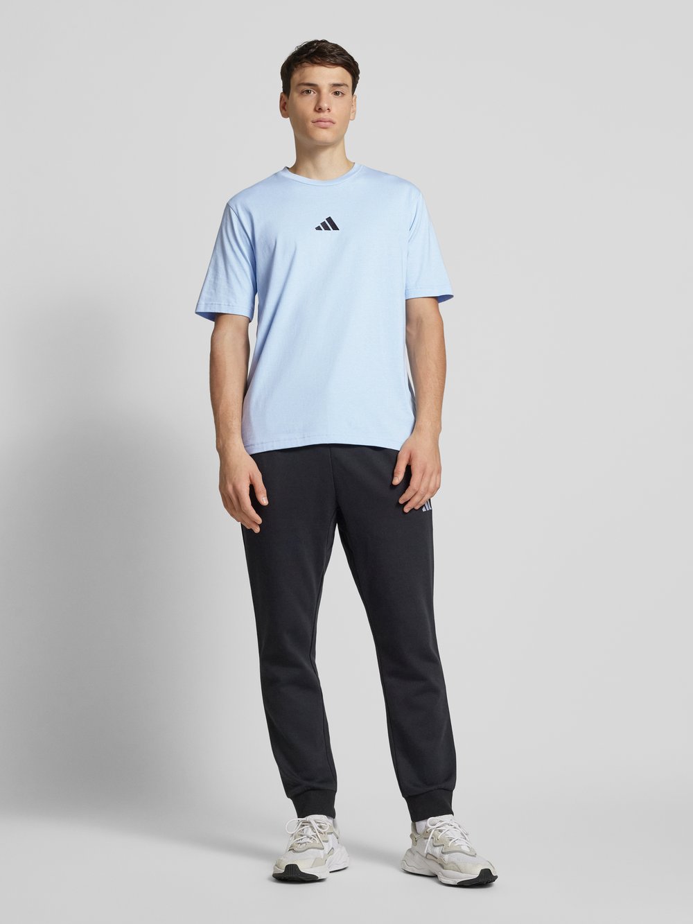 

Футболка с вышитым логотипом ADIDAS SPORTSWEAR, синий