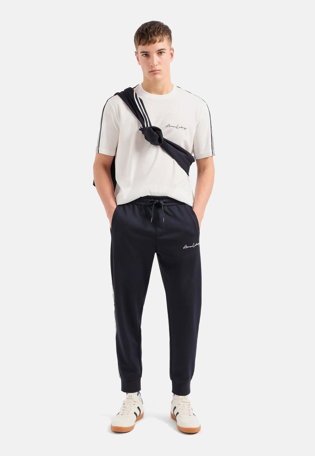 

Футболка с принтом Armani Exchange, белый