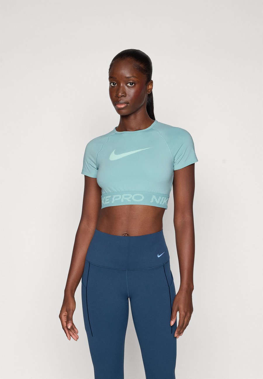 

Спортивная футболка Nike Performance Sports T-shirt, Cannon/Mint Foam/White/Light Green