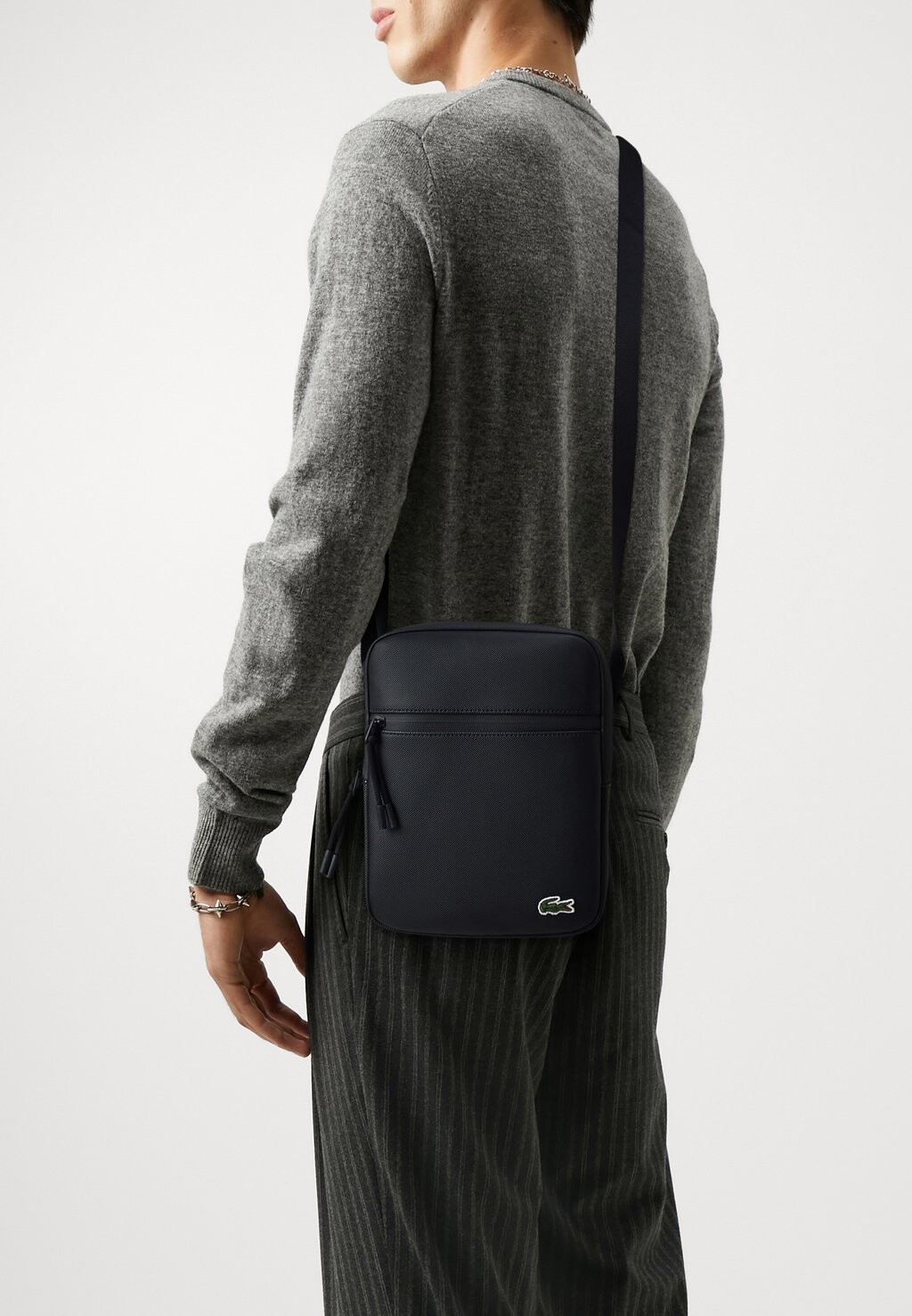 

Сумка через плечо FLAT CROSSOVER BAG UNISEX Lacoste, цвет noir