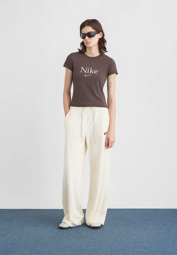 

Футболка с принтом Nike Sportswear, Baroque Brown, Коричневый, Футболка с принтом Nike Sportswear, Baroque Brown