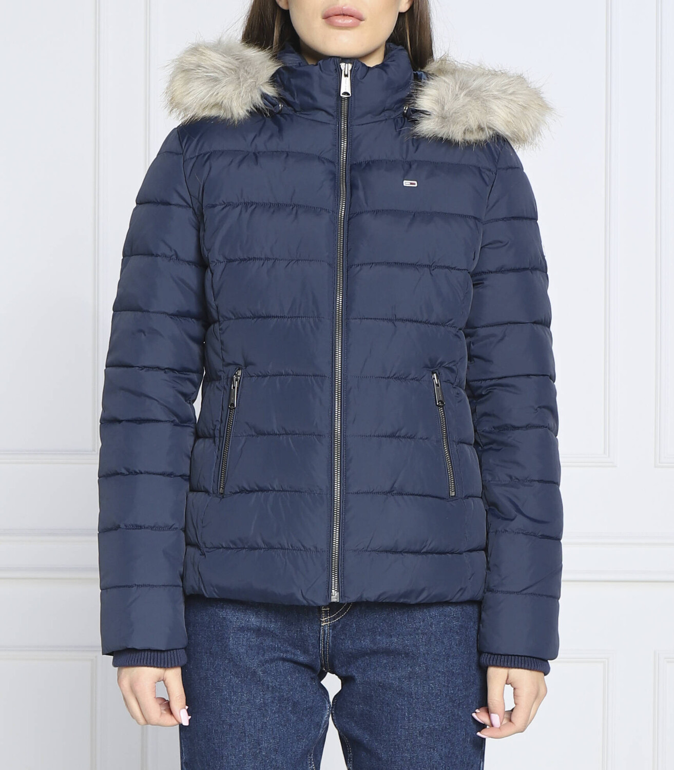 

Куртка Tommy Jeans slim fit, темно-синий