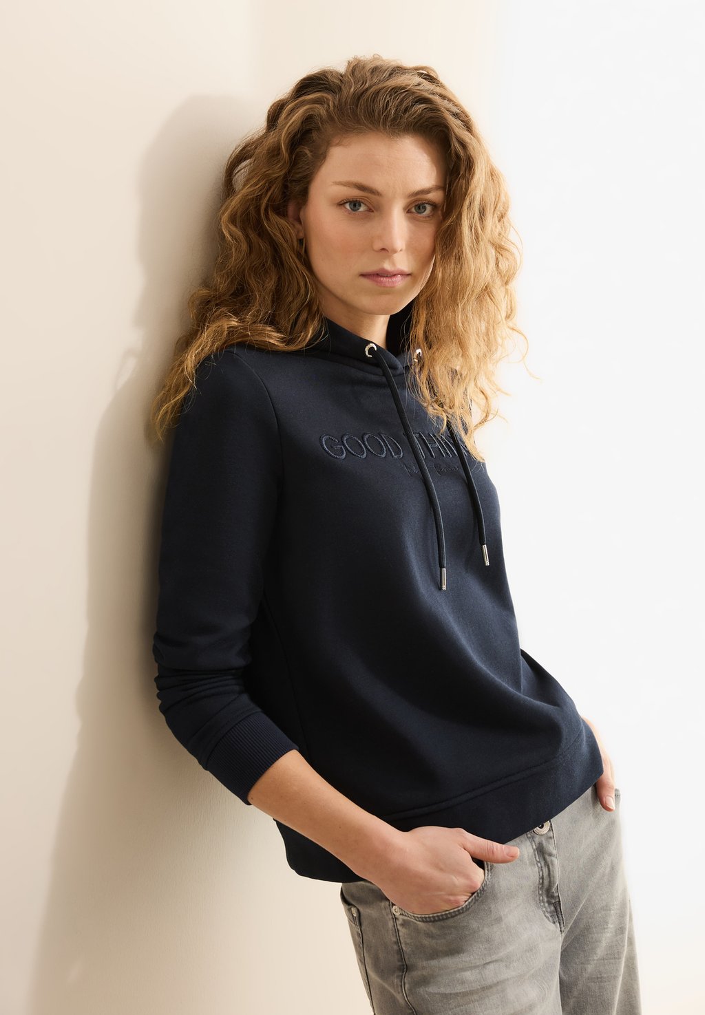 

Толстовка MIT ARTWORK - Hoodie Cecil, цвет Blau