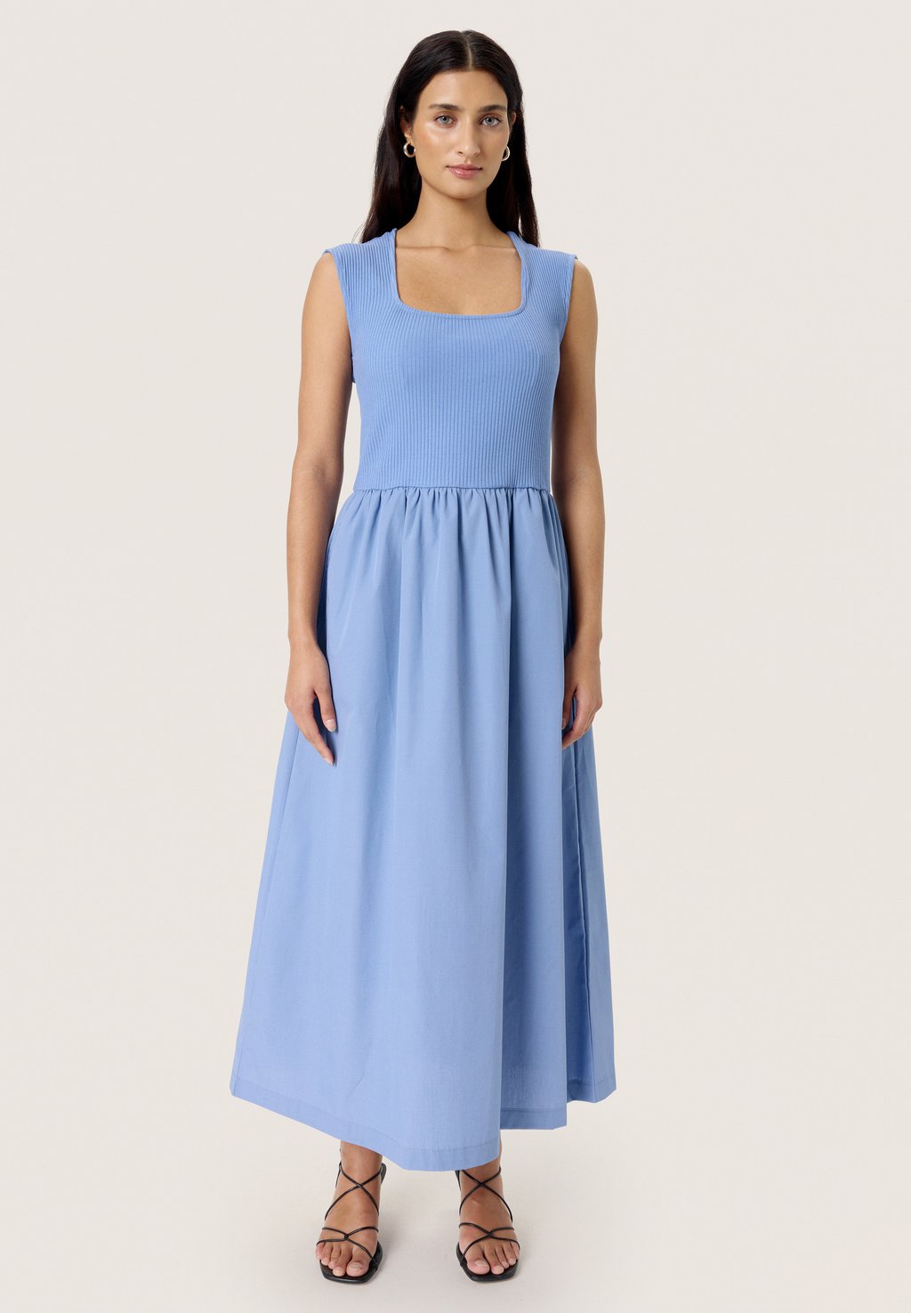 

Платье макси SIMONE PHOEBE Soaked in Luxury, цвет Colony Blue