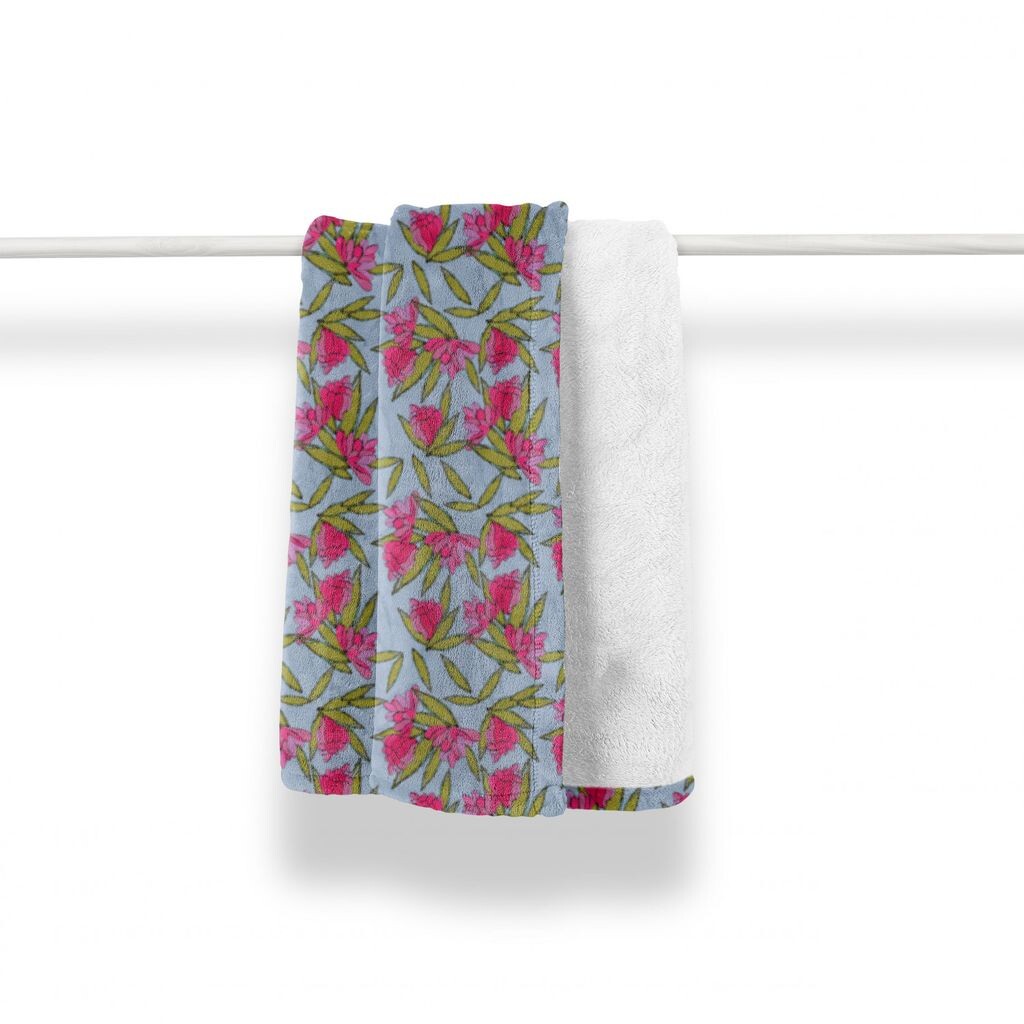 

Мягкое фланелевое флисовое одеяло ABAKUHAUS Flowers, цветочный дизайн в мультяшном стиле, уютный плюш для использования внутри и снаружи, 125 x 175 см, потолок сине-розово-зеленый, синий