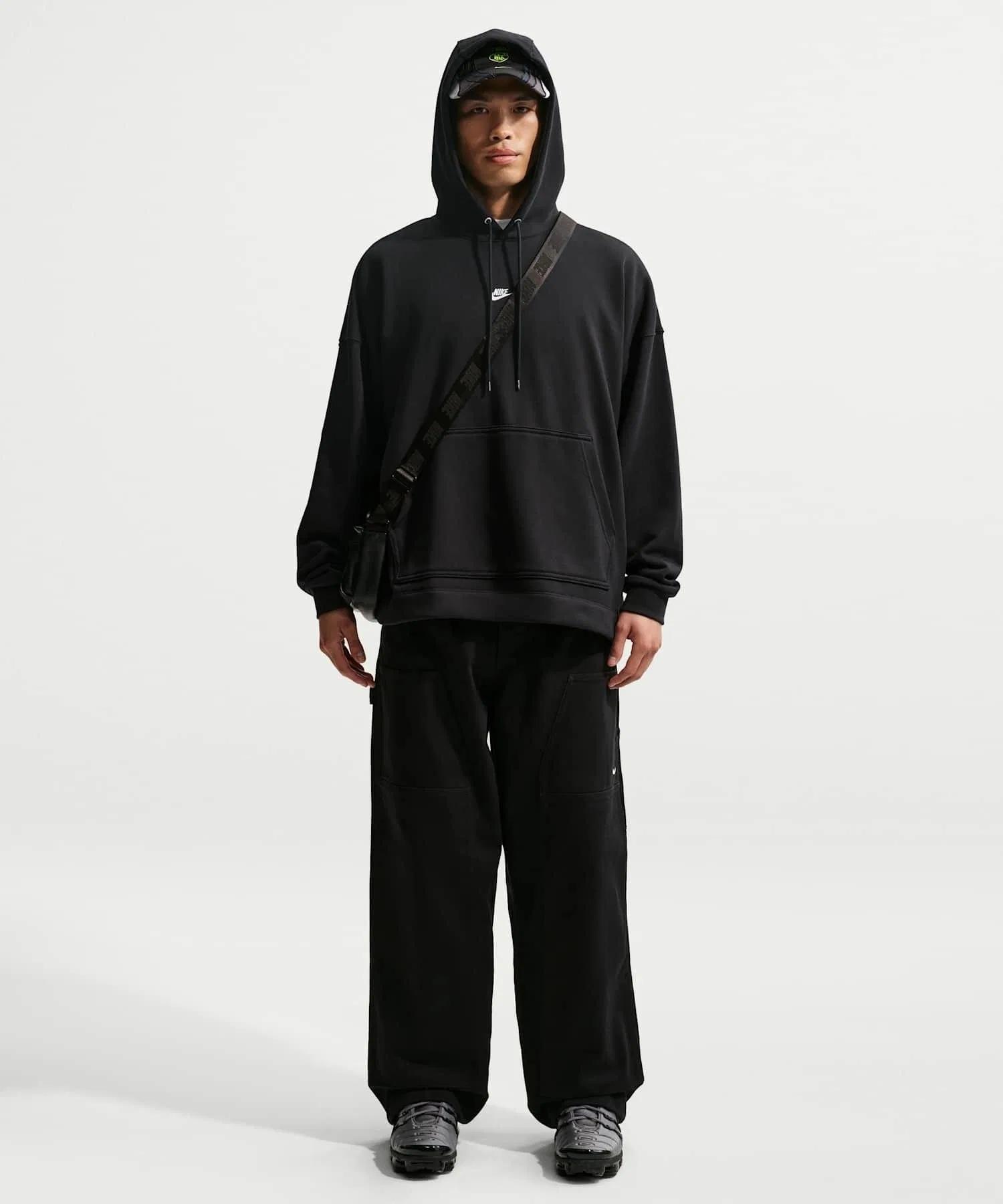 Мужская толстовка Nike Sportswear Club Oversized из французского махрового трикотажа IF0746-010, черная. — фото 2