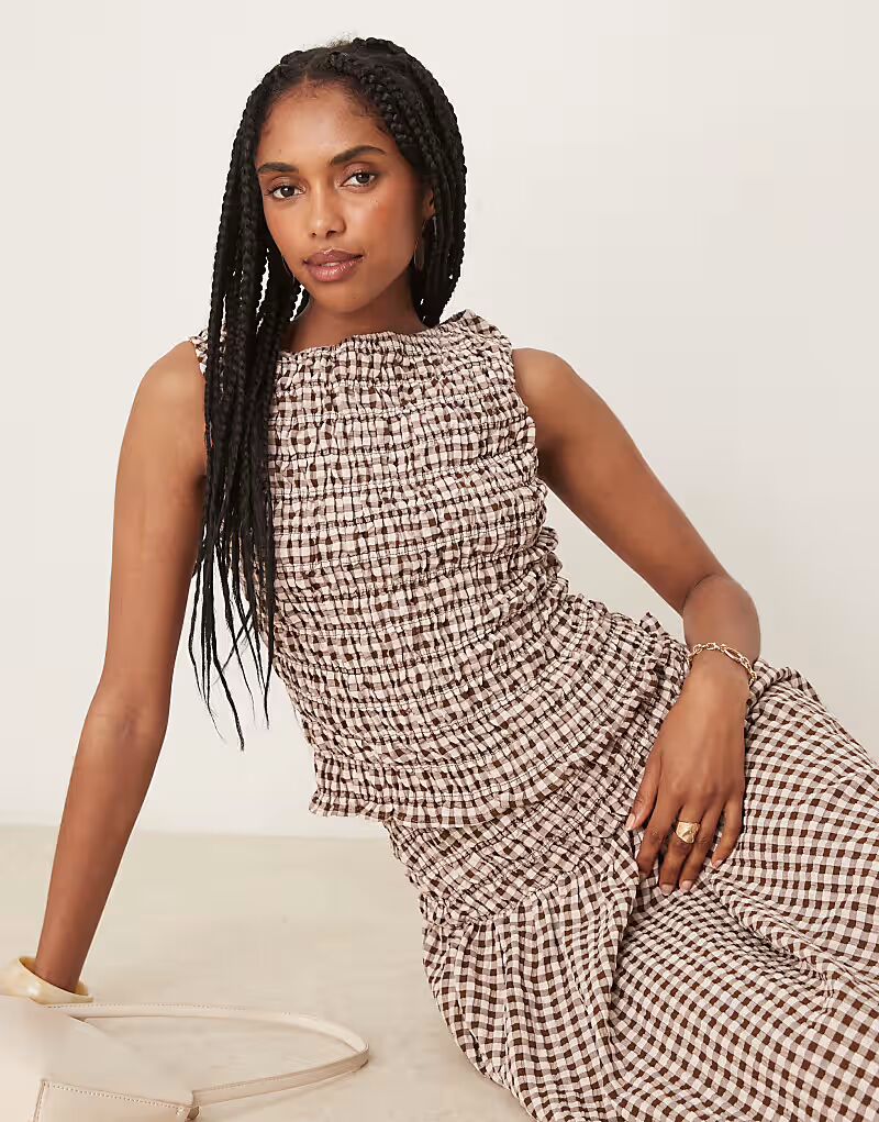 

Майка без рукавов со сборками в коричневую клетку виши Asos Design