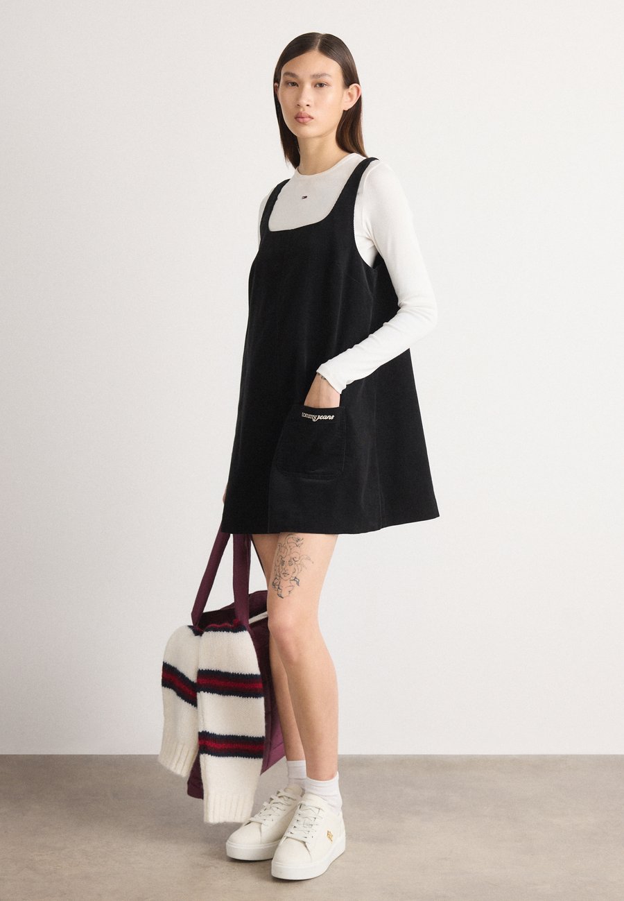 

Платье Tommy Jeans PINAFORE DRESS, Black