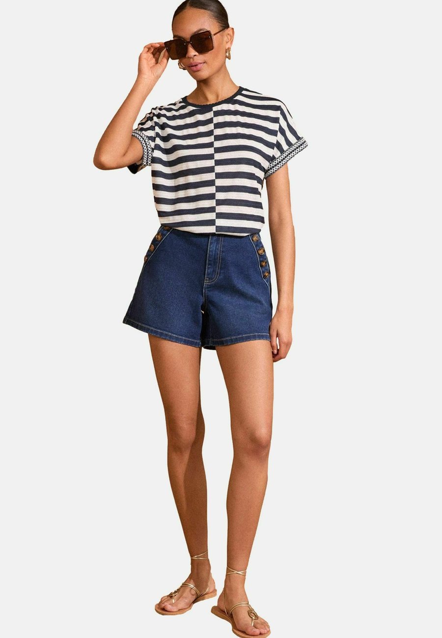 

Блуза Love & Roses PETITE FIT, Navy And White Stripe Crochet Trim/Blue