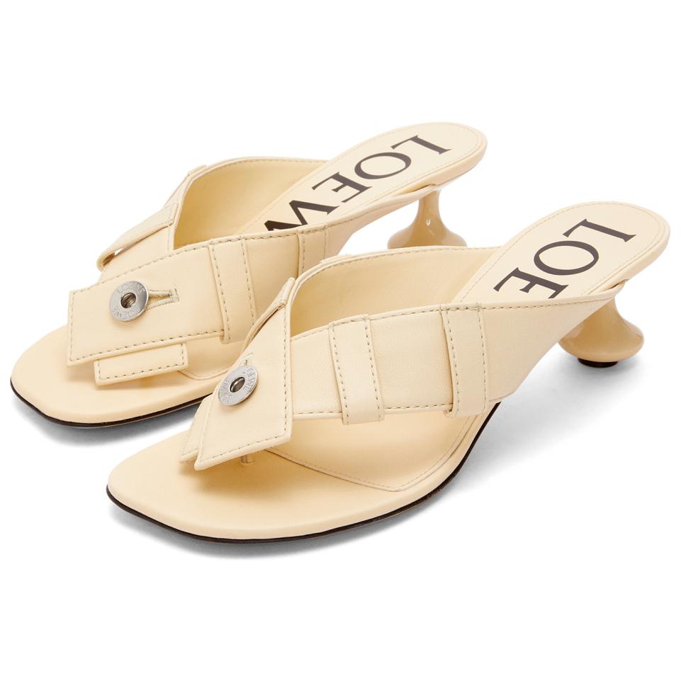 LOEWE Женские пляжные шлепанцы Toy Flip Flops 4,5 см бежевые — фото 4