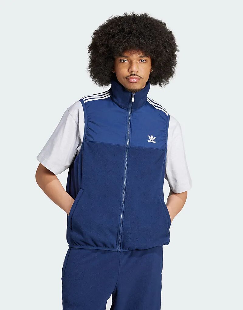 

Жилет из микрофлиса Adicolor с тремя полосками синего цвета adidas Originals