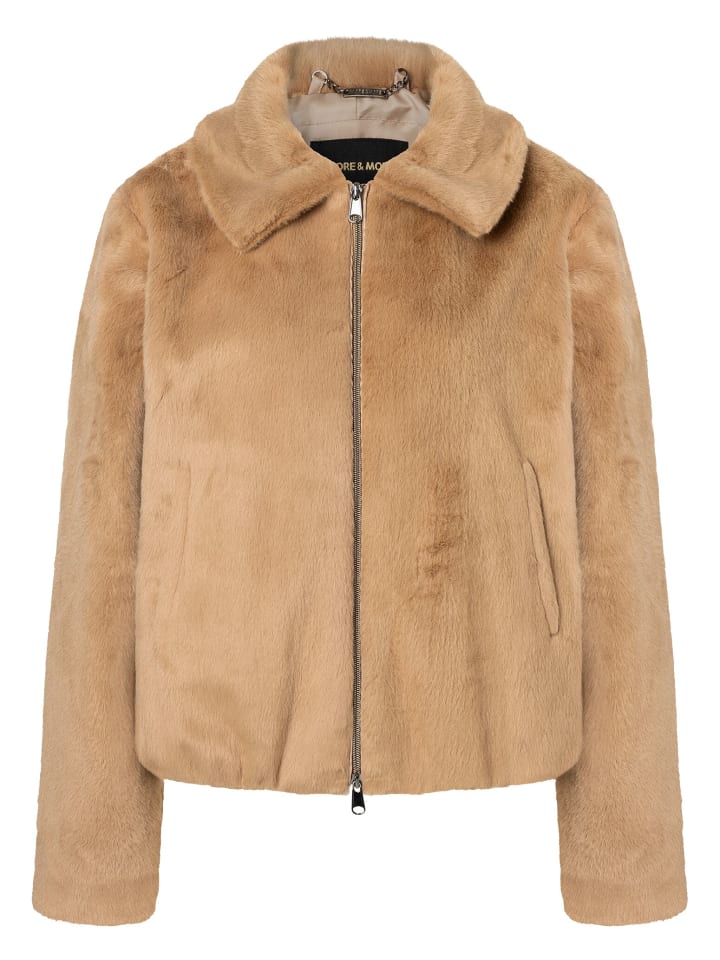 

Очень мягкая, короткая куртка из искусственного меха бежевого цвета макиато More & More