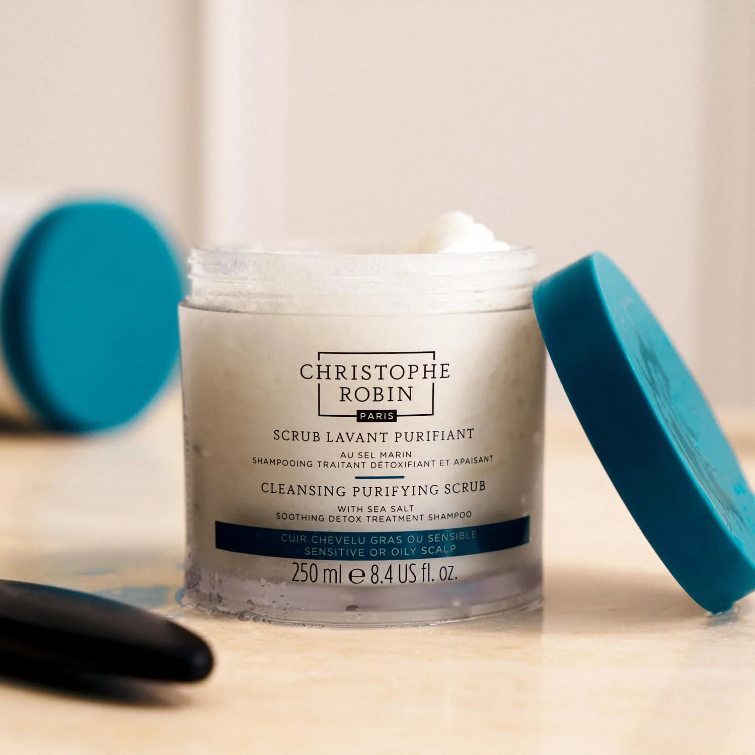 Christophe Robin Purifying Scalp Scrub with Sea Salt - глубоко очищающий детокс-скраб для жирных корней и чувствительной кожи головы 248 мл (2 шт.) — фото 3