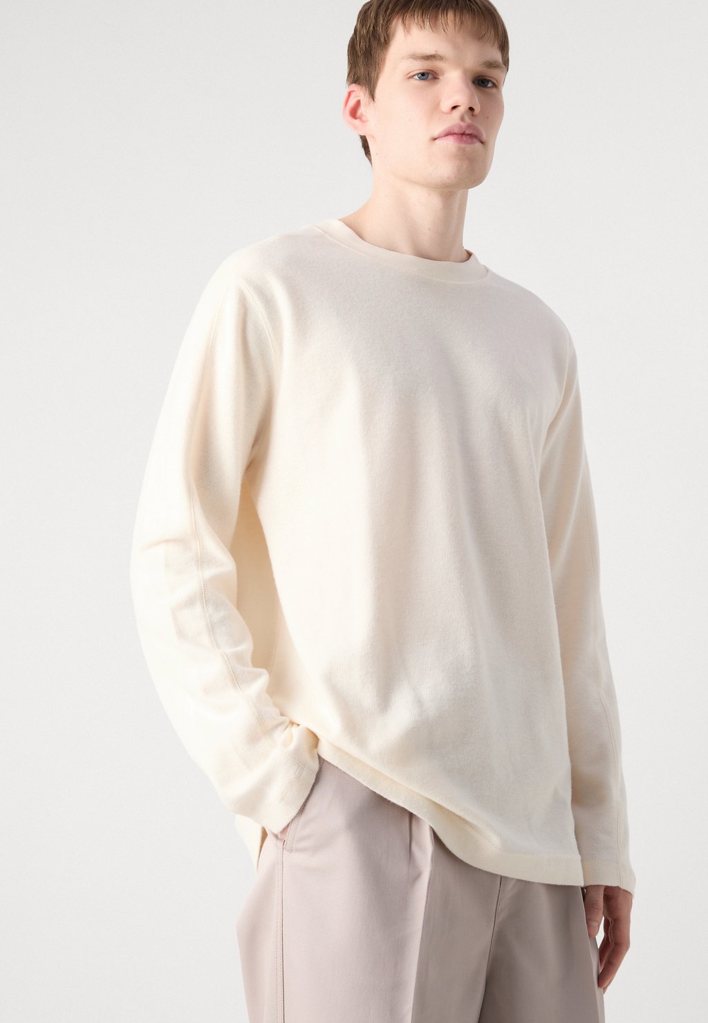 

Джемпер Calvin Klein Jeans, молочный
