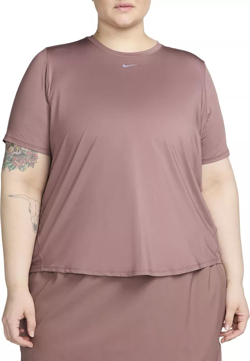 

Женский топ с короткими рукавами Nike One Classic Dri-FIT (большие размеры)