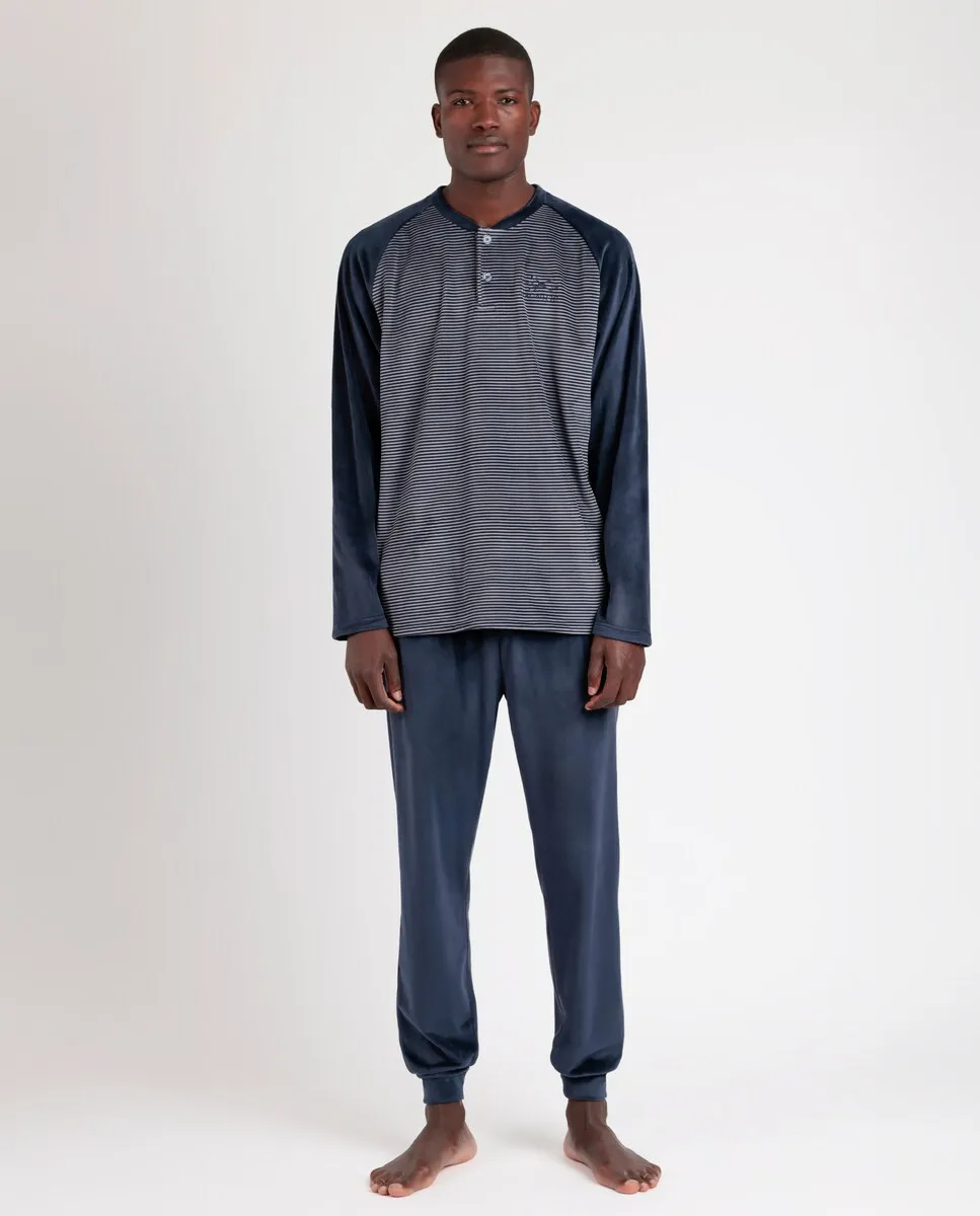 

Мужская длинная пижама из мягкого бархатного материала темно-синего цвета Admas