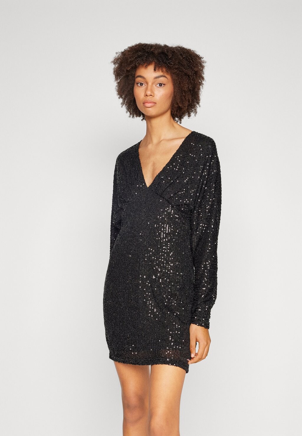 

Элегантное платье МИНИ-ПЛАТЬЕ BELLE SEQUINS DEEP V-образным вырезом Colourful Rebel, черный