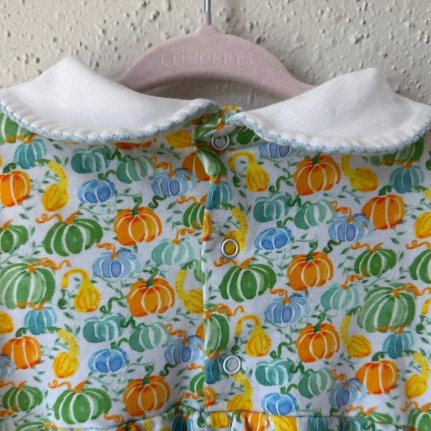 Длинная туника с длинным рукавом для девочки Pumpkin Mix в зеленом/оранжевом цвете THE PROPER PEONY — фото 3
