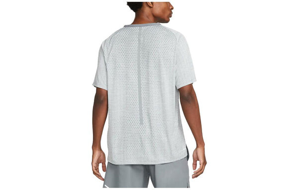 Футболка Nike Tech Knit Ultra Short-Sleeve 'Silver', цвет silver — фото 4