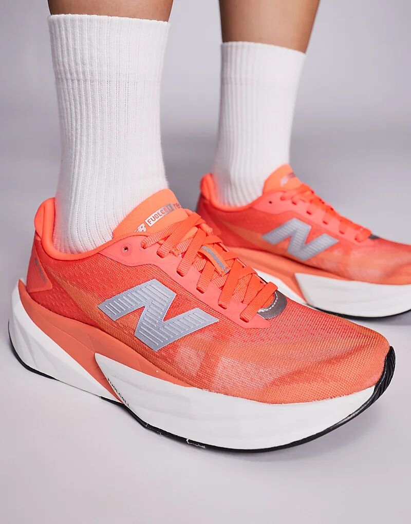 Женские кроссовки для бега New Balance Fuelcell Rebel v5 ярко-красного цвета — фото 3