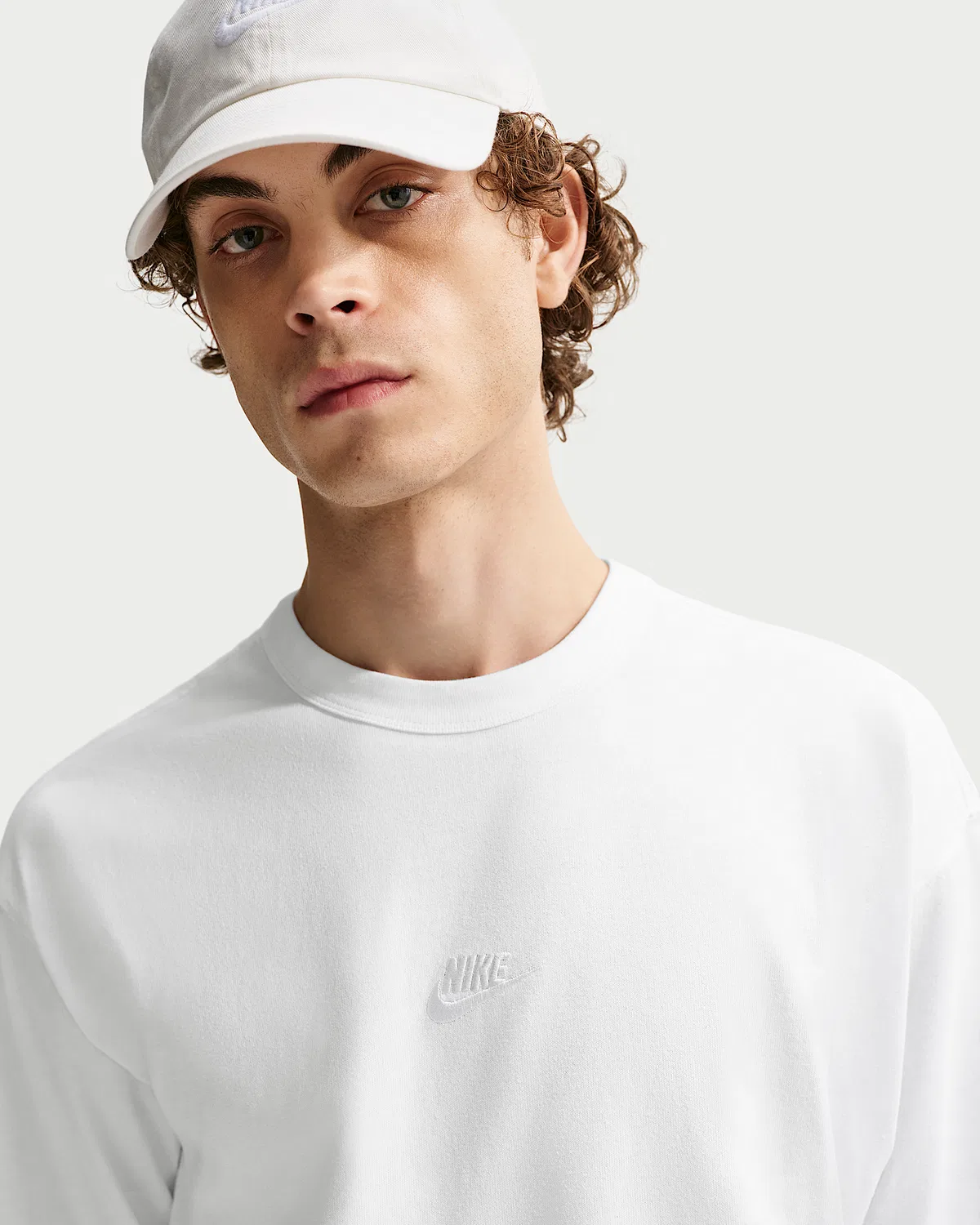 Мужская футболка с длинным рукавом Nike Sportswear Premium Essentials, White — фото 3