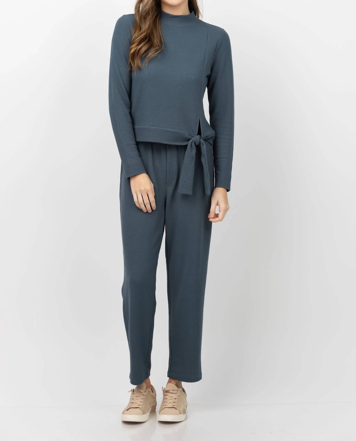 

Топ с воротником стойкой и завязкой на талии в цвете "Бездна" Lilla P, Abyss