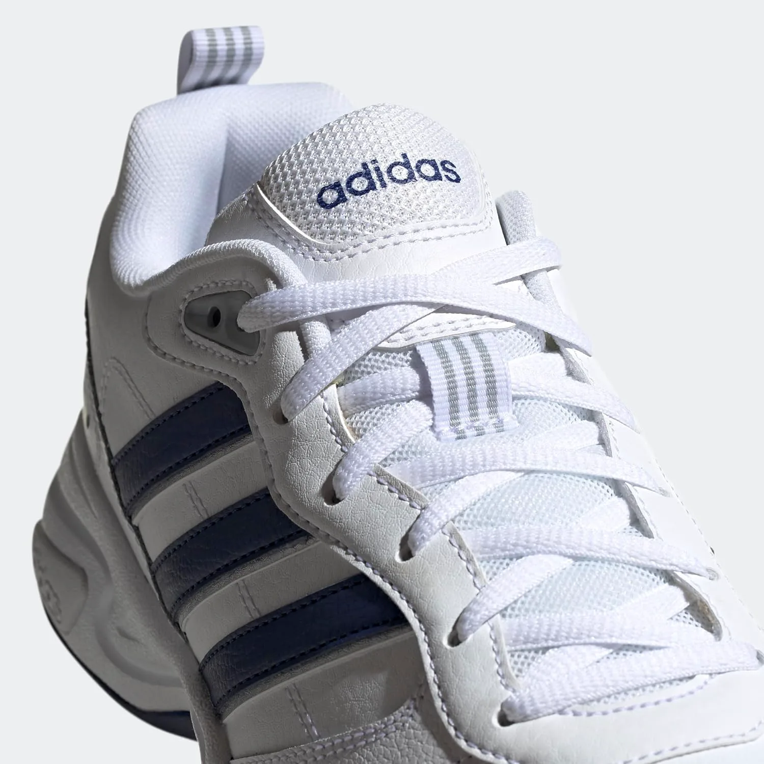 Мужские кроссовки Adidas Strutter с широким облеганием для классического повседневного стиля — фото 4
