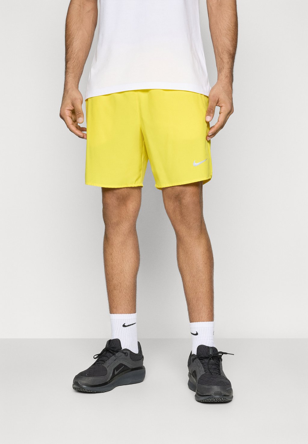 

Спортивные шорты CHALLENGER SHORT Nike Performance, желтый