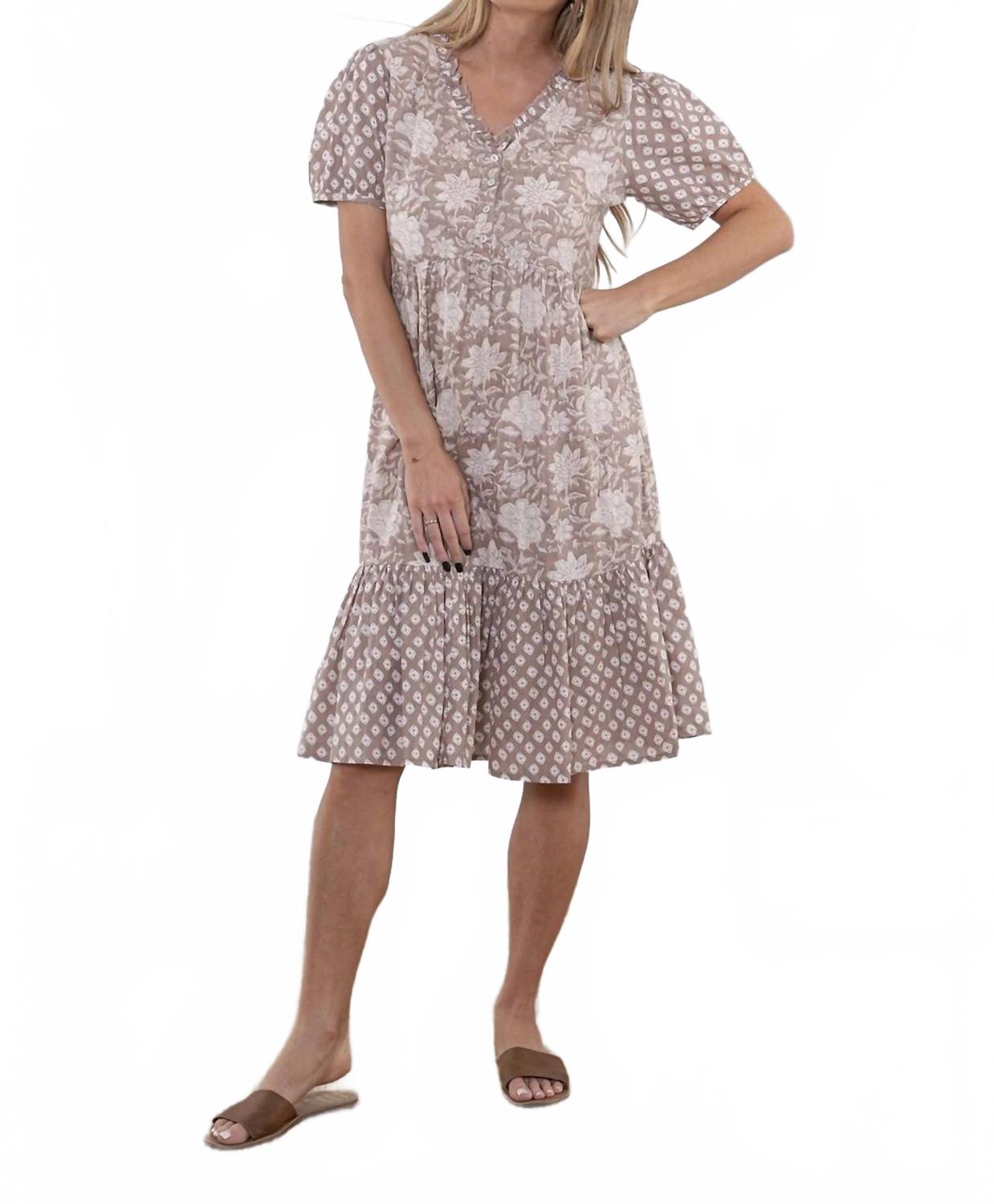 

Cienna Платье Carnation Button Dress цвета таупе